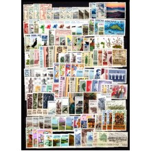 Færøerne - Planche på to sider med mange forskellige mærker, sæt og miniark - Bedre i blandt - Postfrisk.